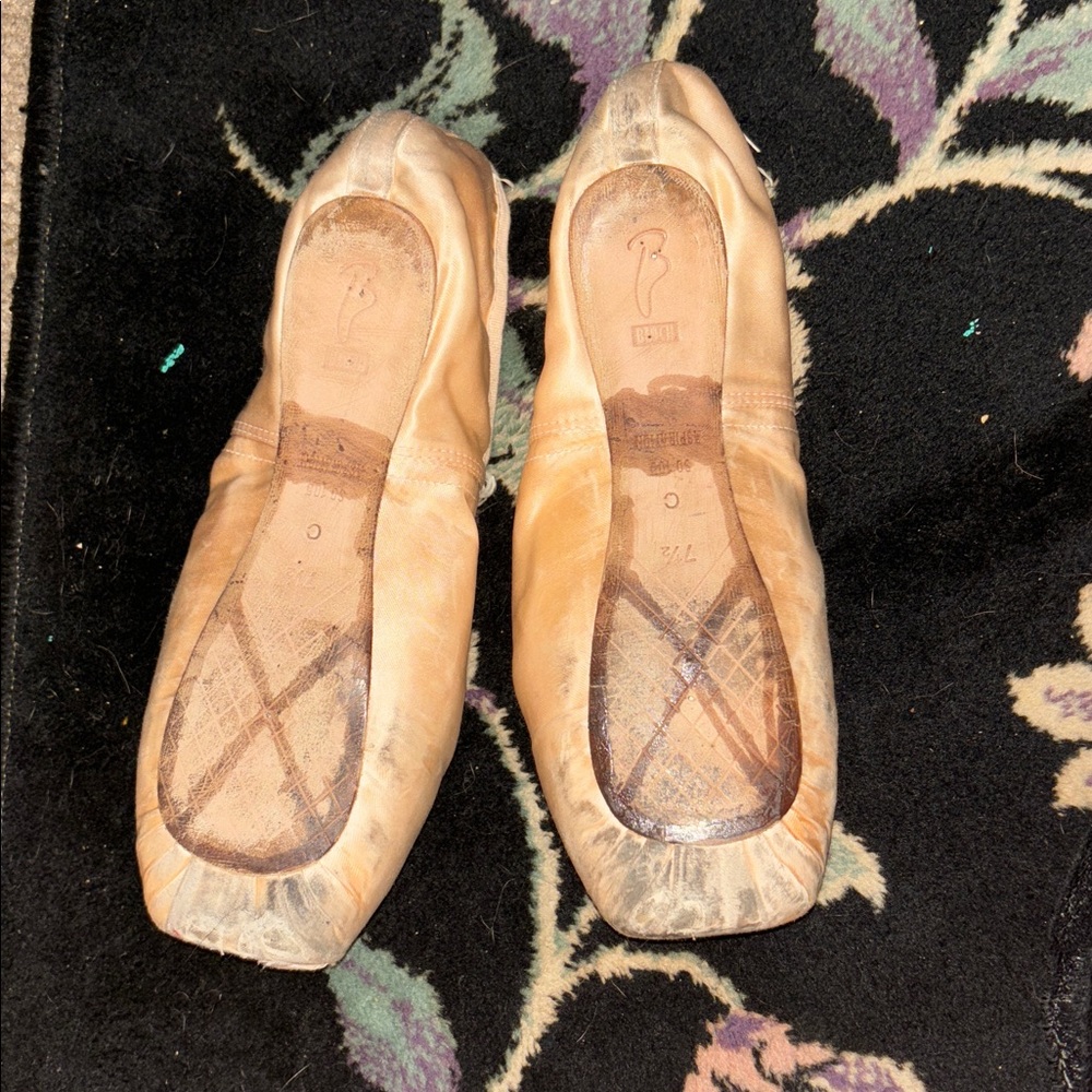 Used Pointe shoes - Picture 4 of 4